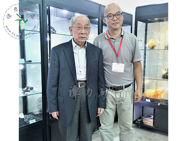 中國月球探測(cè)工程首席科學(xué)家，“嫦娥之父”-歐陽自遠(yuǎn)院士（左）